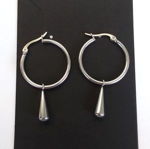 Teardrop hoop earrings
